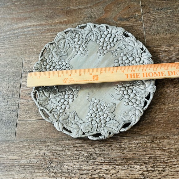 1995 Aluminum Arthur Decorative Grape Motif Plate D 12 inch - Picture 2 of 7
